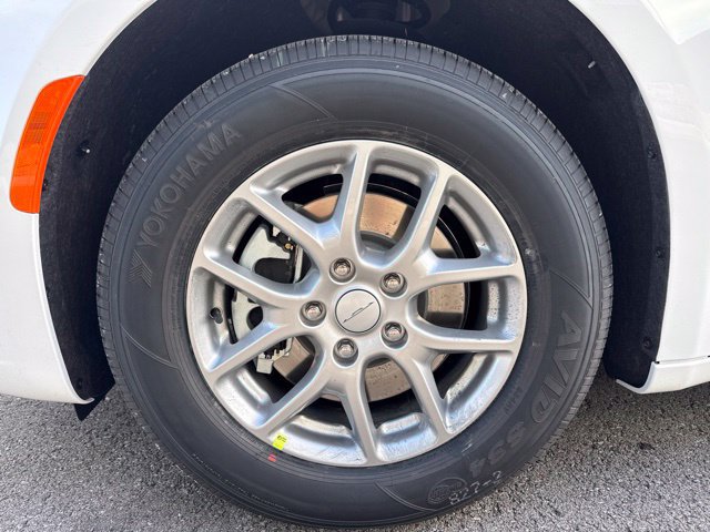 New 2027 Chrysler Pacifica Select FWD image 19