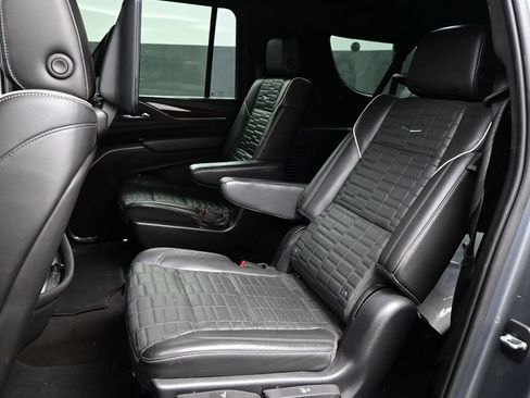 Used 2022 Cadillac Escalade ESV Sport Platinum AWD/4WD image 8