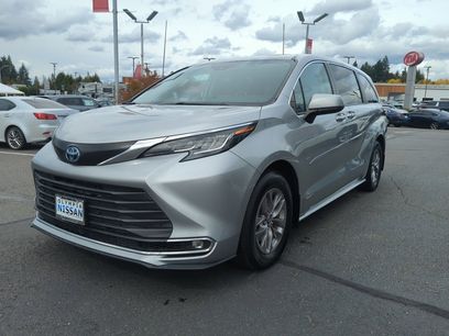 Used 2021 Toyota Sienna XLE