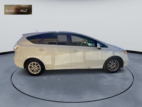 Used 2014 Toyota Prius V Three image 4