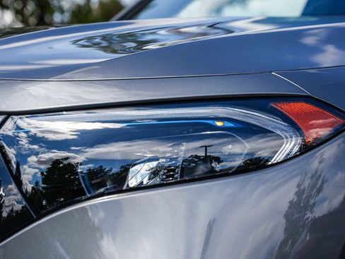 Used 2024 Mercedes-Benz EQB 300 4MATIC image 7