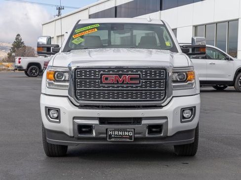Used 2019 GMC Sierra 2500 Denali image 2