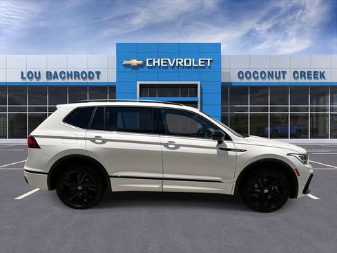 Used 2023 Volkswagen Tiguan SE R-Line FWD image 9