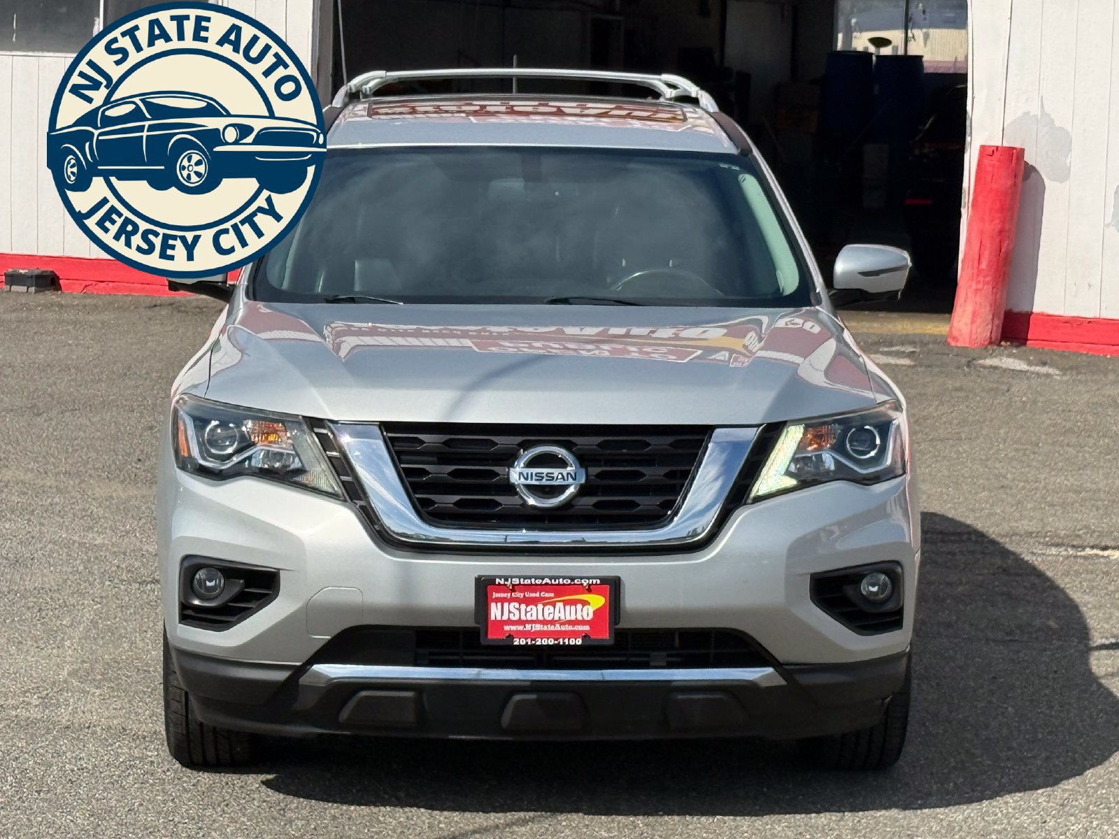 Used 2017 Nissan Pathfinder Platinum w/ Cargo Package AWD/4WD image 2