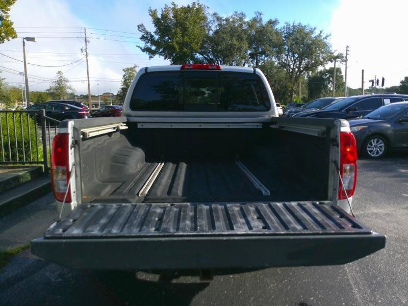 Used 2015 Nissan Frontier SV w/ SV Value Truck Package RWD image 9