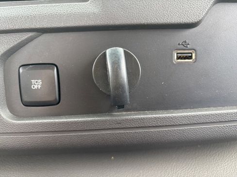 Used 2022 Ford E-350 and Econoline 350 Super Duty w/ Power Windows & Locks Group image 27