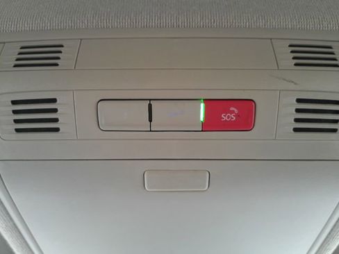 Used 2022 Volkswagen Tiguan S image 51