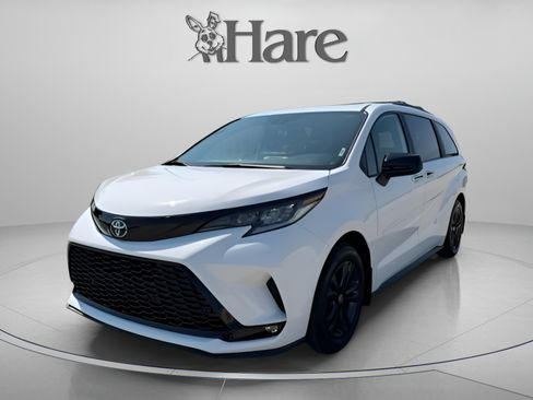 Used 2025 Toyota Sienna XSE w/ XSE Plus Package AWD/4WD image 1
