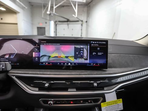 Used 2025 BMW X7 xDrive40i image 18