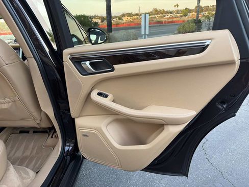 Used 2016 Porsche Macan S AWD/4WD image 43