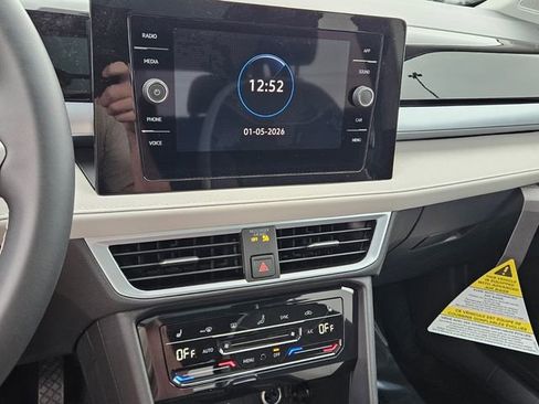 New 2026 Volkswagen Taos SE FWD image 18