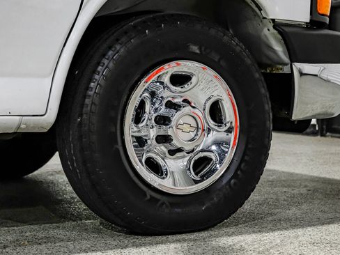 Used 2014 Chevrolet Express 2500 RWD image 45