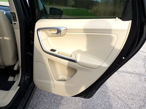 Used 2015 Volvo XC60 T5 Platinum image 26