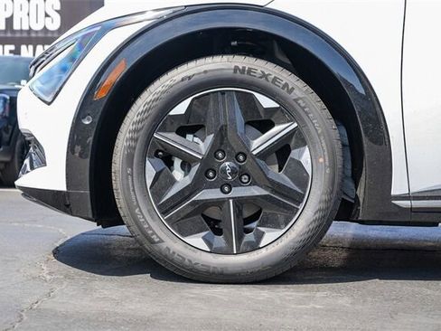 New 2025 Kia EV6 Wind image 9