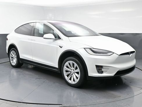 Used 2018 Tesla Model X 100D image 2