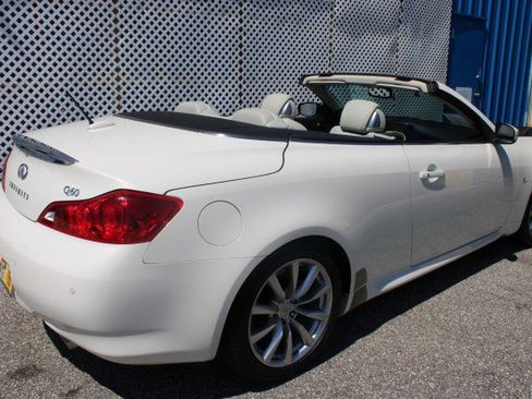Used 2014 INFINITI Q60 Convertible w/ Premium Package RWD image 12