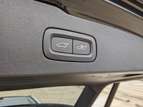 Certified 2025 Volvo V60 B5 Cross Country Plus image 29