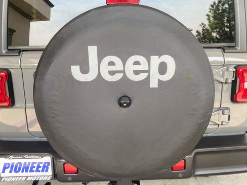 Used 2021 Jeep Wrangler Sport AWD/4WD image 29