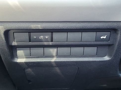 New 2025 Mitsubishi Outlander SE image 21