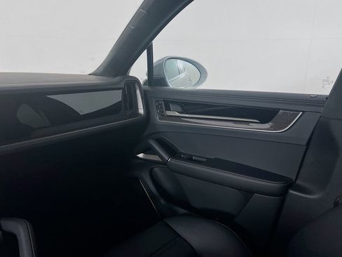 New 2026 Porsche Cayenne Turbo AWD/4WD image 26
