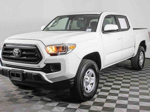 Used 2022 Toyota Tacoma SR w/ SR Convenience Package image 3
