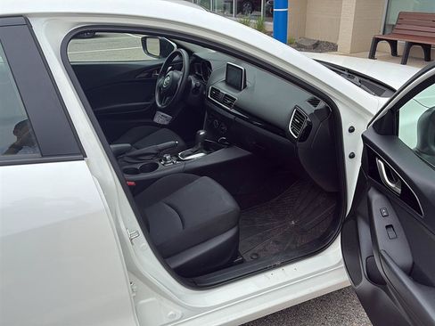 Used 2016 MAZDA MAZDA3 i Sport FWD image 5
