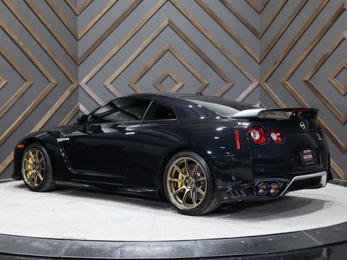 Used 2021 Nissan GT-R Premium AWD/4WD image 17
