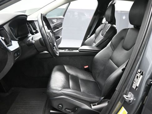 Used 2020 Volvo XC60 T5 Momentum w/ Protection Package Premier image 13