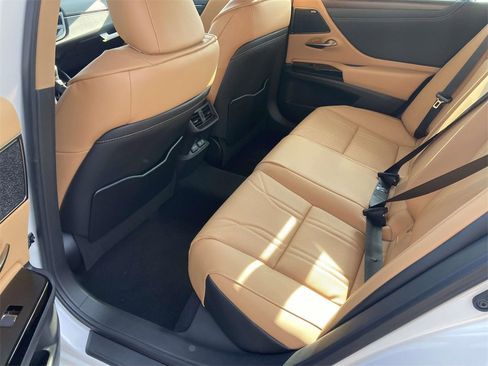New 2025 Lexus ES 350 Ultra Luxury image 9