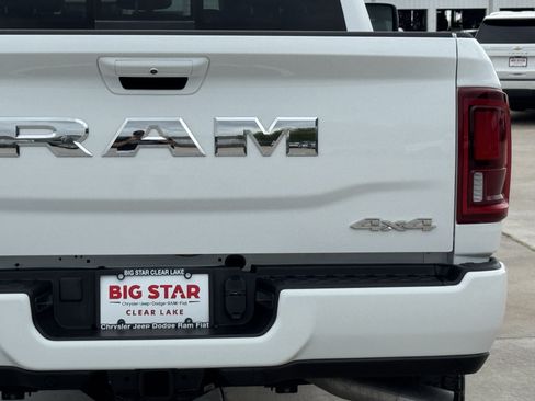 Used 2026 RAM 2500 Laramie AWD/4WD image 11