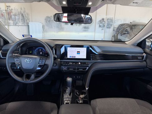 Used 2025 Toyota Camry LE image 32