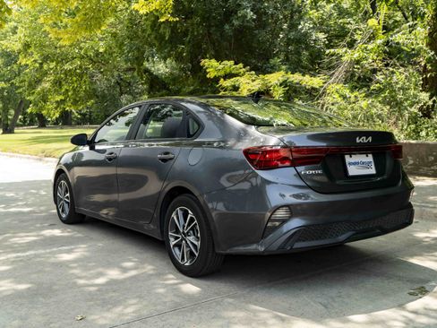 Used 2023 Kia Forte LXS FWD image 7
