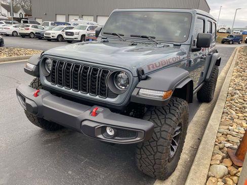 Used 2024 Jeep Wrangler Unlimited Rubicon w/ XTREMEE 35" Tire Package image 3