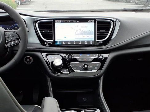 New 2026 Chrysler Pacifica Limited w/ S Appearance Package image 7