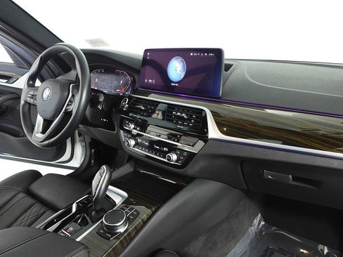 Used 2022 BMW 530i w/ Convenience Package image 13