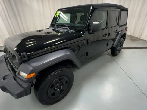 Used 2024 Jeep Wrangler Unlimited Sport AWD/4WD image 4