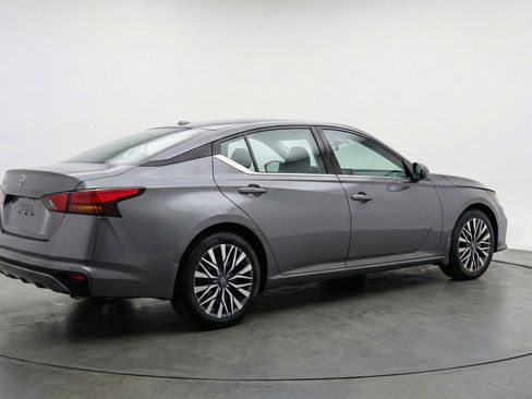 Used 2025 Nissan Altima 2.5 SV image 9
