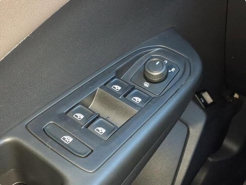 Used 2022 Volkswagen Taos SEL image 26