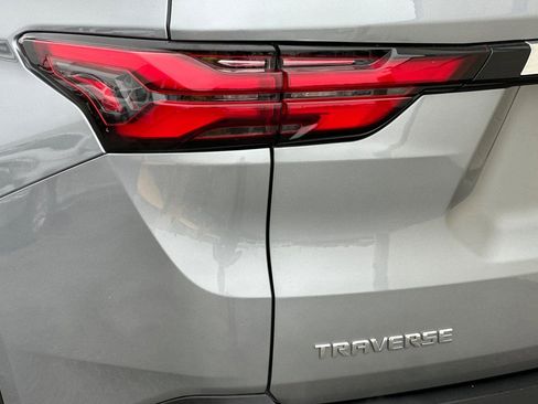 Used 2023 Chevrolet Traverse LT image 38