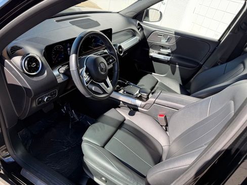 Used 2023 Mercedes-Benz GLB 250 4MATIC image 2