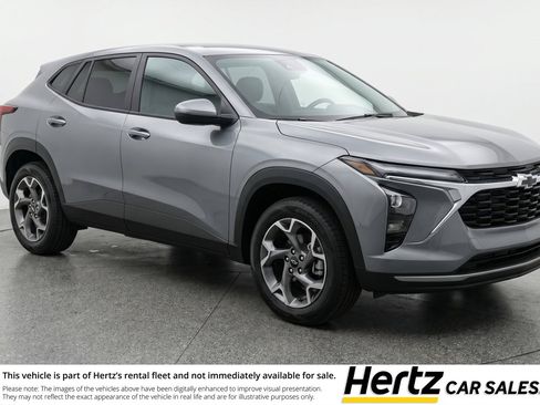 Used 2025 Chevrolet Trax LT FWD image 1