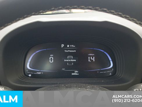 Used 2024 Hyundai Venue Limited image 16