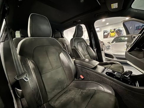 Used 2020 Volvo XC40 T4 R-Design FWD image 20