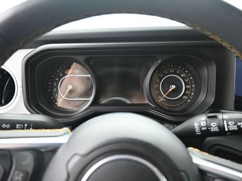 Used 2025 Jeep Wrangler Unlimited Sahara AWD/4WD image 23