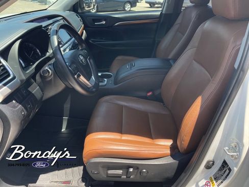 Used 2019 Toyota Highlander Limited AWD/4WD image 10