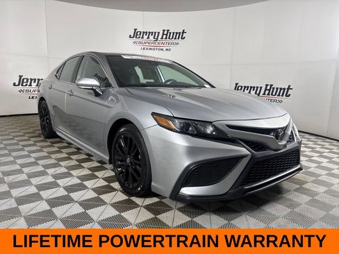 Used 2024 Toyota Camry SE FWD image 4