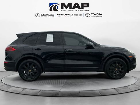 Used 2017 Porsche Cayenne S image 6