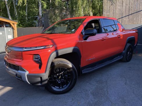 Used 2025 Chevrolet Silverado EV LT AWD/4WD image 1