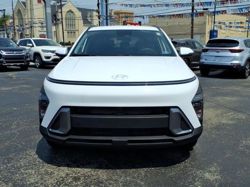 Used 2025 Hyundai Kona SEL AWD/4WD image 2