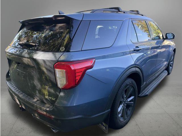 Used 2021 Ford Explorer XLT w/ Equipment Group 202A AWD/4WD image 3